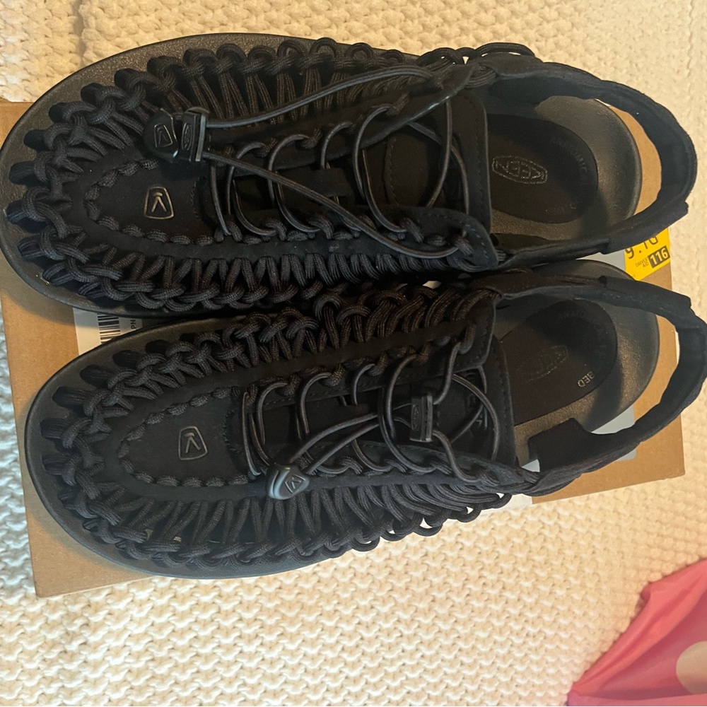 Keen Women's Black UNEEK Shoes